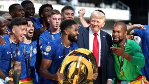 trump-nonton-final-piala-dunia-antarklub,-serahkan-trofi-ke-chelsea