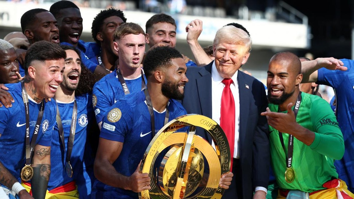 trump-nonton-final-piala-dunia-antarklub,-serahkan-trofi-ke-chelsea