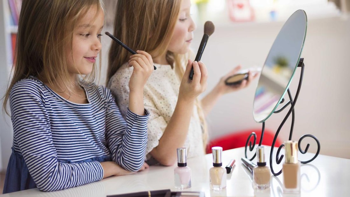 jangan-belikan-anak-make-up-mainan,-bpom-peringatkan-bahayanya