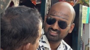 youtuber-india-komersilkan-kepala-botaknya-untuk-pasang-iklan