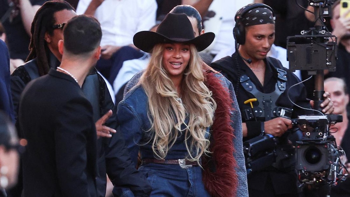 trump-tuduh-beyonce-terima-duit-kampanye-rp180-m,-apa-benar?
