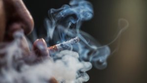 peredaran-rokok-diperketat,-mau-dilarang-di-tempat-hiburan