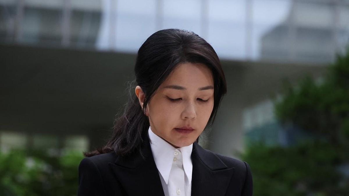 mantan-ibu-negara-korsel-minta-maaf-usai-diperiksa-dugaan-kasus-suap