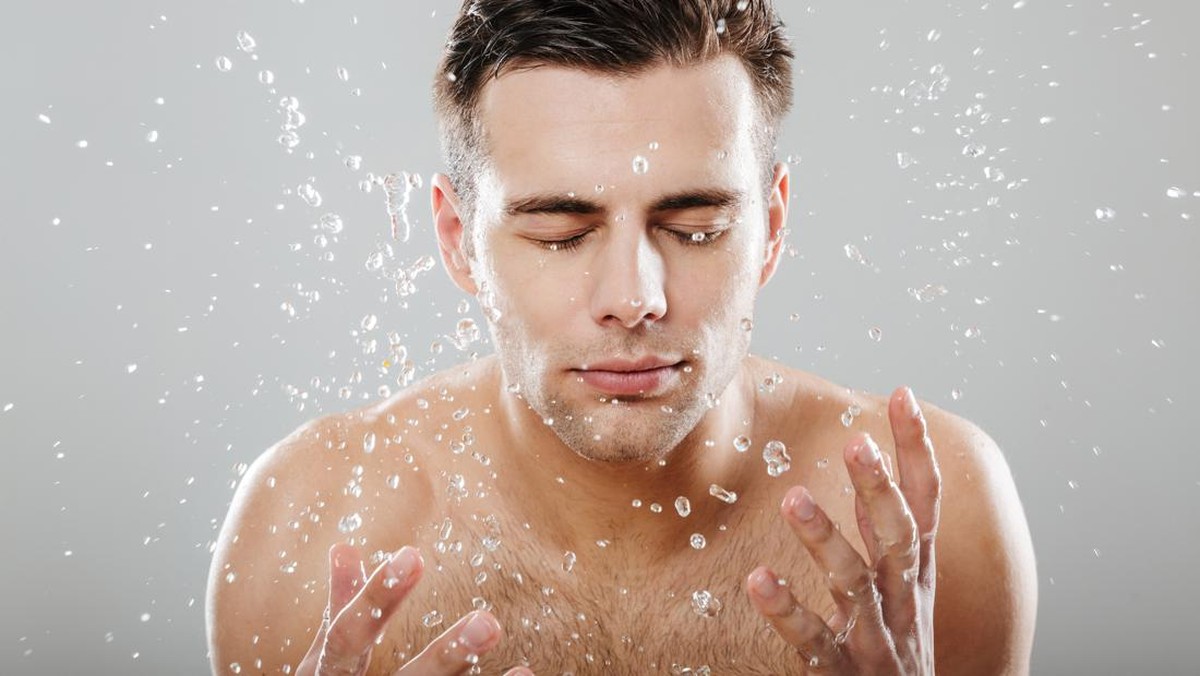 5-manfaat-mandi-air-garam:-tidur-nyenyak-hingga-nyeri-otot-reda