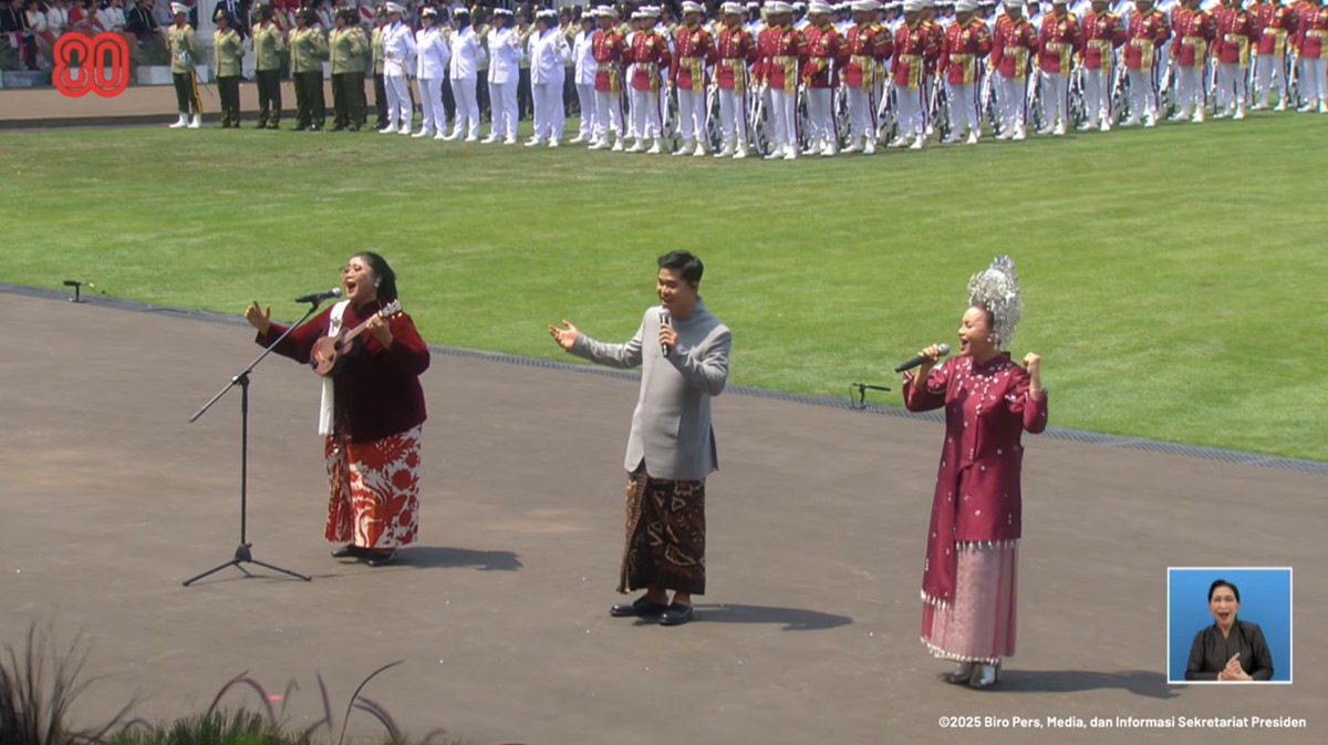 potret-trio-penyanyi-endah-laras-cakra-khan-rossa-hibur-tamu-di-istana