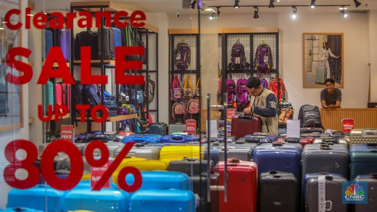 spesial-hut-ri-80,-mal-ritel-gelar-diskon-hingga-80%