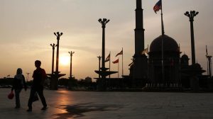 malaysia-ancam-hukuman-penjara-bagi-pria-tak-shalat-jumat