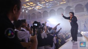 tawa-pecah!-agak-laen-hibur-peserta-lps-financial-festival-2025-medan