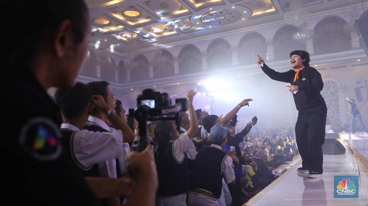 tawa-pecah!-agak-laen-hibur-peserta-lps-financial-festival-2025-medan