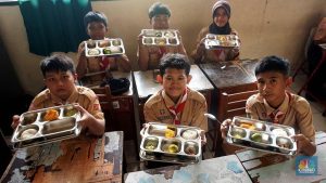 nampan-mbg-diduga-mengandung-minyak-babi,-pemerintah-siap-uji-lab