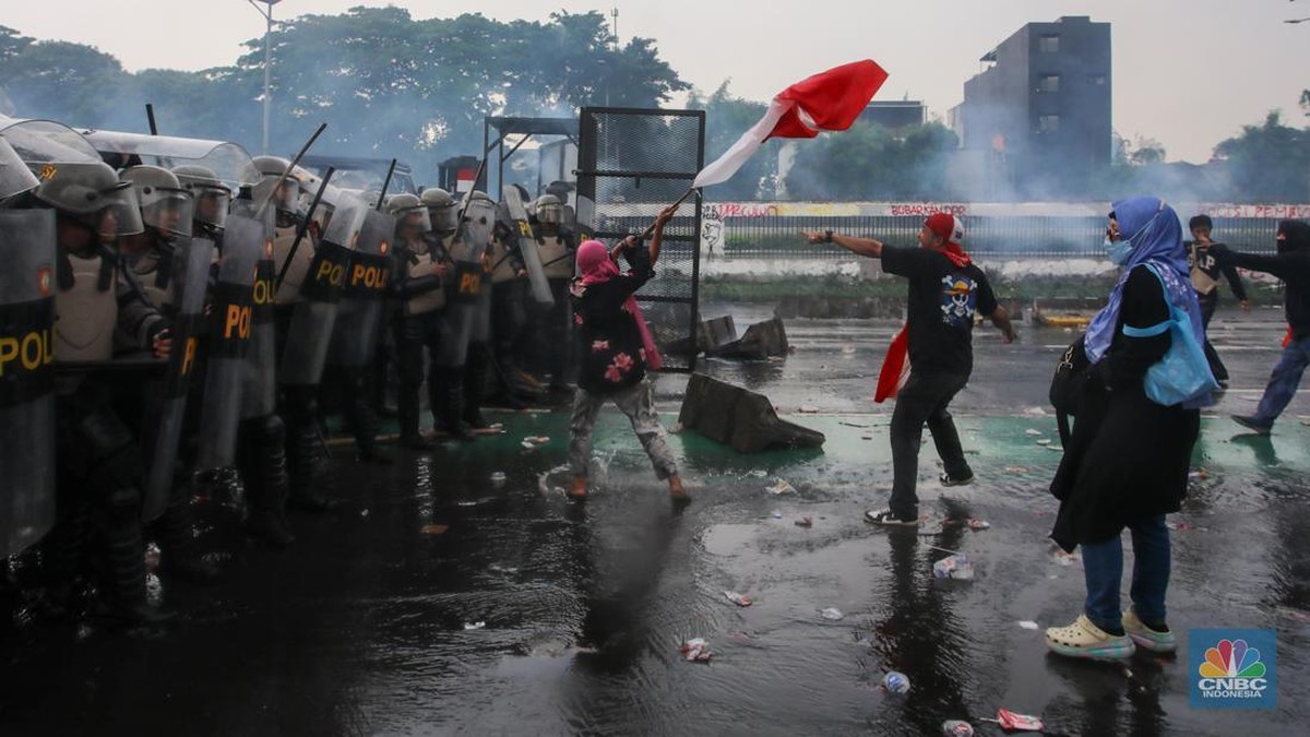 cara-aman-atasi-perih-akibat-gas-air-mata,-jangan-gunakan-odol