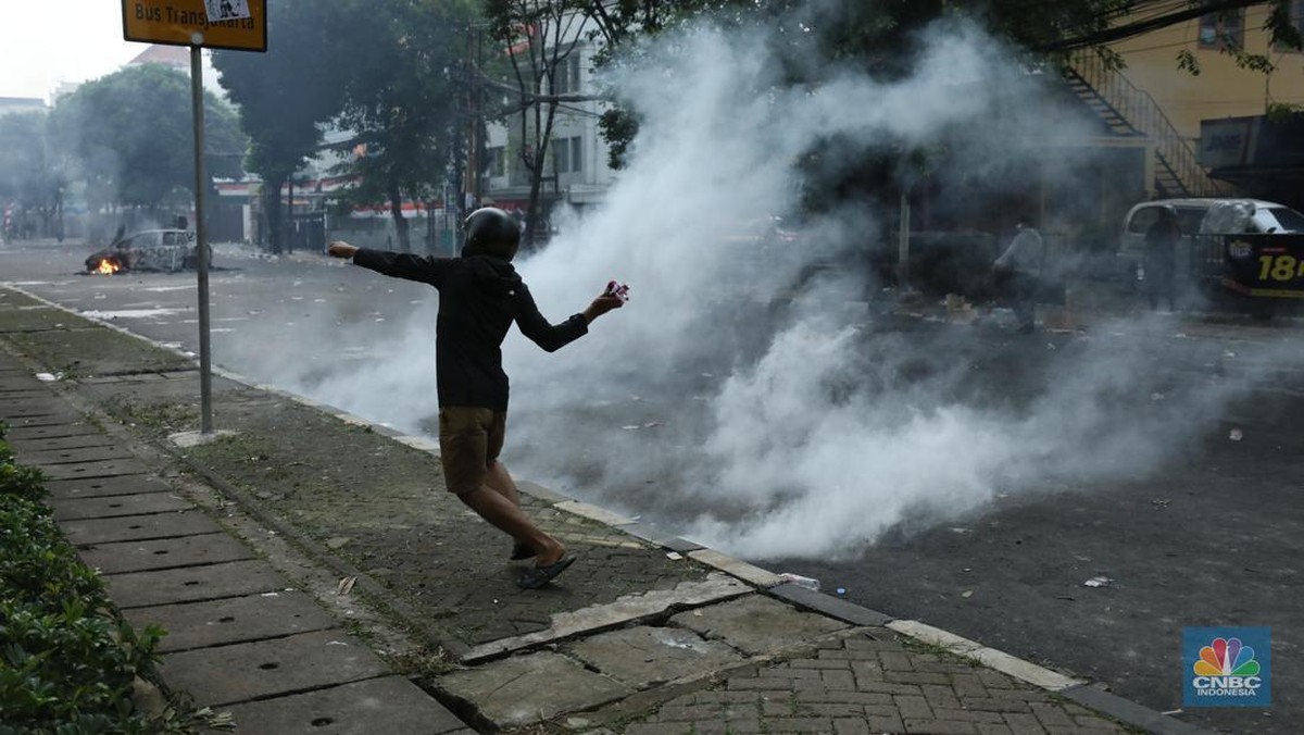 mantan-direktur-who-bongkar-5-fakta-bahaya-gas-air-mata-bagi-kesehatan