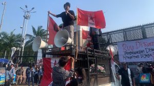 ferry-irwandy,-andolopez-hingga-influencer-tiktok-demo-di-dpr
