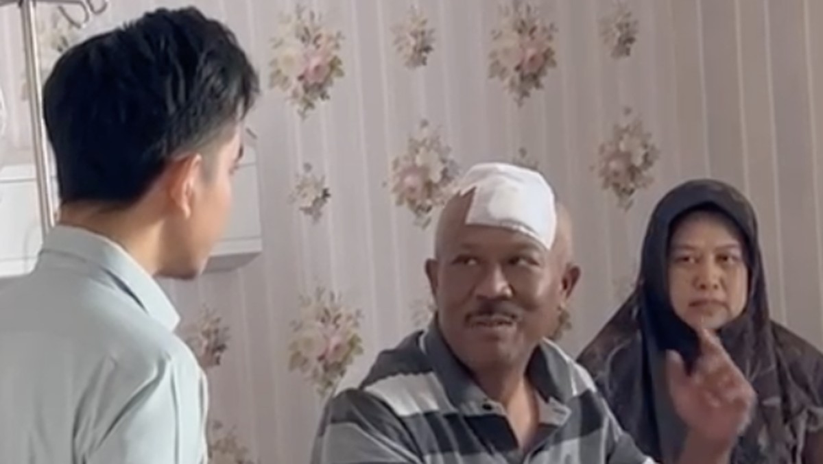 momen-prabowo-dan-gibran-kompak-jenguk-korban-luka-demo-di-rs-polri