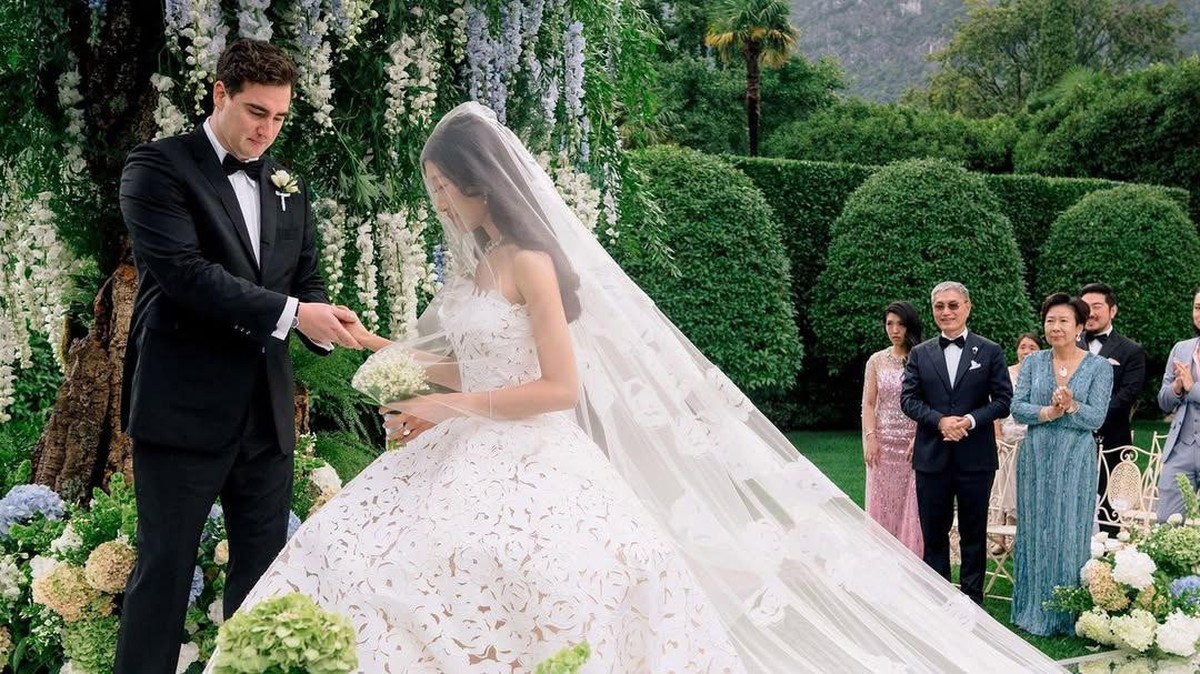 serba-serbi-pernikahan-mewah-crazy-rich-becca-bloom-di-lake-como