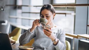 3-waktu-terbaik-minum-kopi-hitam-tanpa-gula,-manfaatnya-maksimal