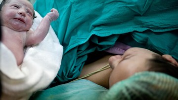 kisah-ibu-hamil-ditolak-operasi-berujung-ditolong-dokter-bedah-yang-juga-sedang-hamil