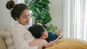 bunda-ini-rahasiakan-kehamilan-pada-anak-sulung,-alasannya-bikin-haru