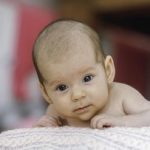 bayi-2-bulan-sudah-bisa-apa?-ketahui-perkembangannya-yang-bikin-takjub
