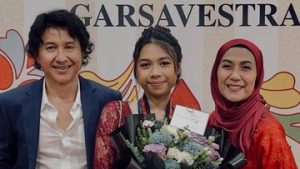 agus-kuncoro-dan-anggia-jelita-dampingi-sang-anak-di-kelulusan-sma,-potretnya-curi-perhatian