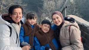 potret-shaquille-anak-cut-meyriska-dan-roger-danuarta-ikut-kelas-modeling,-gaya-bak-artis-korea