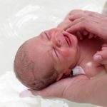 mengenal-metode-persalinan-hydrotherapy-dan-perbedaannya-dengan-waterbirth