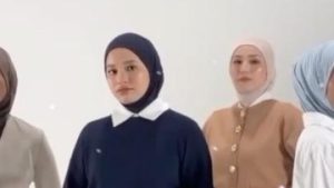 shakiena-anak-pasha-ungu-cantik-berhijab,-tampil-kompak-bersama-ibu-sambung