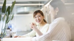 ciri-perempuan-dengan-aura-positif,-bukan-sekadar-murah-senyum