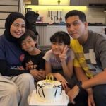 bikin-haru,-5-potret-arka-anak-tantri-kotak-ikut-nyanyi-di-single-terbaru-sang-bunda