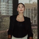 5-potret-debi-sagita-tampil-stylish-saat-pamer-baby-bump-kehamilan-pertama