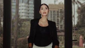 5-potret-debi-sagita-tampil-stylish-saat-pamer-baby-bump-kehamilan-pertama