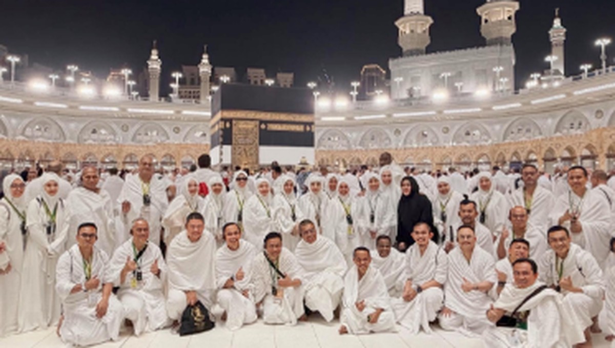 mabrur!-potret-deretan-pejabat-–-artis-ri-jalani-ibadah-haji-2026