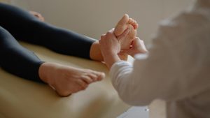 cara-bedakan-asam-urat-dengan-rematik,-jangan-salah!
