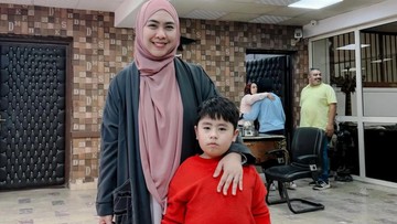 oki-setiana-dewi-curhat-perkembangan-putranya-yang-alami-prader-willi-syndrom,-intip-potretnya