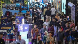 penampakan-warga-padati-jcc-buru-perlengkapan-kamping-outdoor