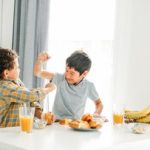 mengenal-parallel-play,-tahap-bermain-penting-untuk-tumbuh-kembang-anak
