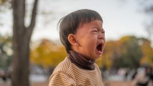 4-cara-menghadapi-anak-tantrum-di-tempat-umum,-coba-lakukan-ini-bun