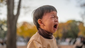 4-cara-menghadapi-anak-tantrum-di-tempat-umum,-coba-lakukan-ini-bun
