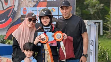 lyra-virna-dan-mantan-suami-bangga-dampingi-anak-turnamen-berkuda,-jauh-jauh-dari-luar-kota