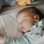 berapa-jam-tidur-bayi-4-bulan?-ketahui-pola-tidur-yang-normal-dan-cara-mengaturnya