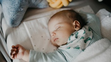 berapa-jam-tidur-bayi-4-bulan?-ketahui-pola-tidur-yang-normal-dan-cara-mengaturnya