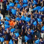 viral-aksi-suporter-jepang-bersih-bersih-stadion-usai-pertandingan