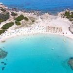 pantai-italia-larang-pengunjung-usia-10-65-tahun-pakai-payung,-alasan-di-baliknya-curi-perhatian