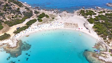 pantai-italia-larang-pengunjung-usia-10-65-tahun-pakai-payung,-alasan-di-baliknya-curi-perhatian