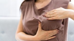 9-cara-memerah-kolostrum-dengan-tangan-sebelum-bayi-lahir