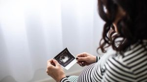 pasangan-ini-putuskan-berpisah-usai-jalani-program-ivf,-bagaimana-hak-asuh-anak?